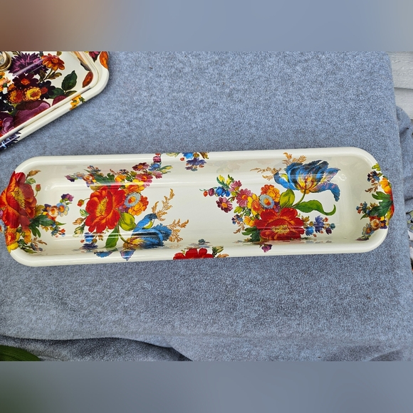 Mackenzie Childs Flower Market White Bread & Butter Hostess Set - Picture 11 of 12